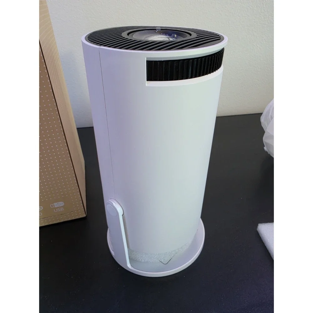 LED Projector Ultra HD High Dynamic Range Adjustable Height - Picture 4 of 4